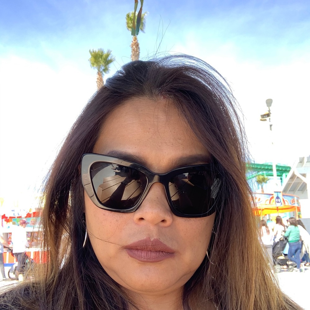 Meet your Posher, Desiree